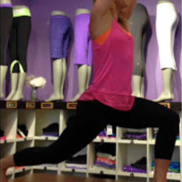 Lululemon Run: Mod Moves Singlet in Raspberry Glo - Picture 3 of 7